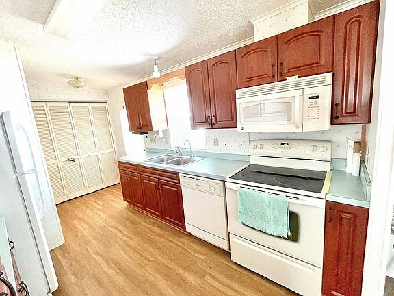 5th image of 1748 Western Redwood Ave #165