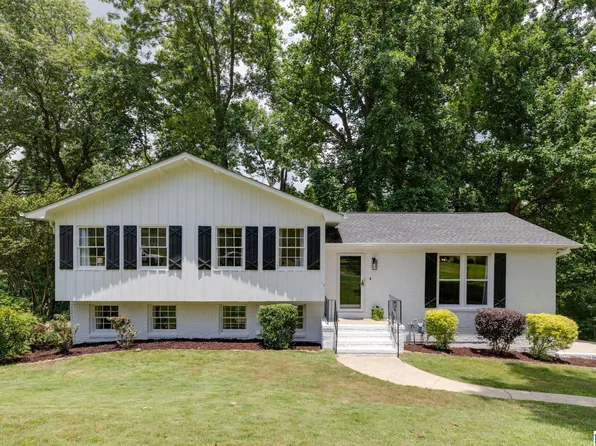 2329 Mountain Oaks Ln, Birmingham, AL 35226