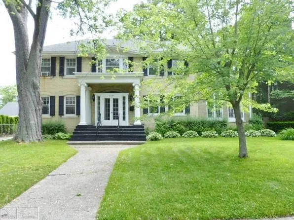 1014 Kensington Ave, Grosse Pointe Park, MI 48230