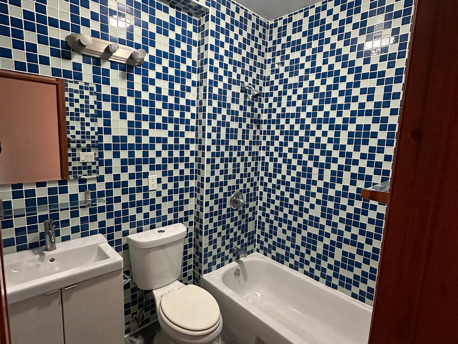 3 bed, 1000 sqft, $2,800 — Photo 2