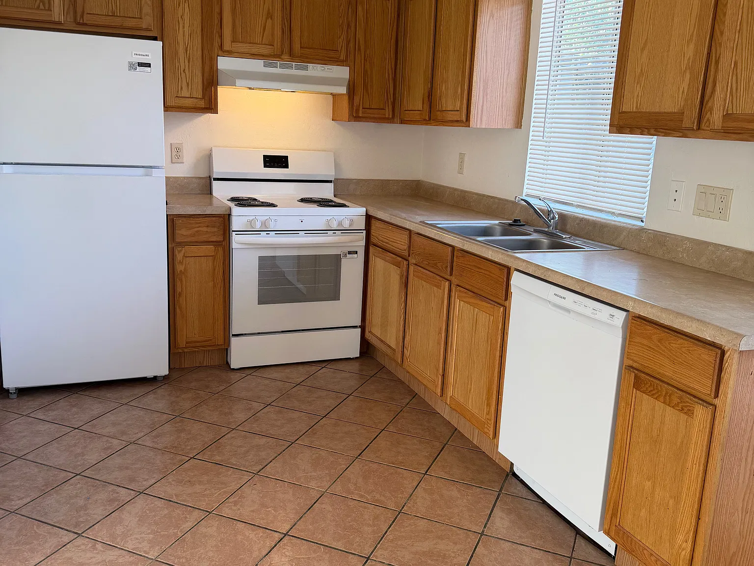 2 bed, 828 sqft, $1,350 — Photo 2