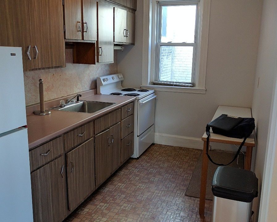 2nd image of 211 Saint Paul St APT 06