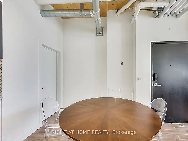 1602 Queen St E #101 — Photo 7