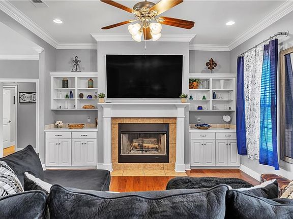 5th image of 3015 Wesley Cir