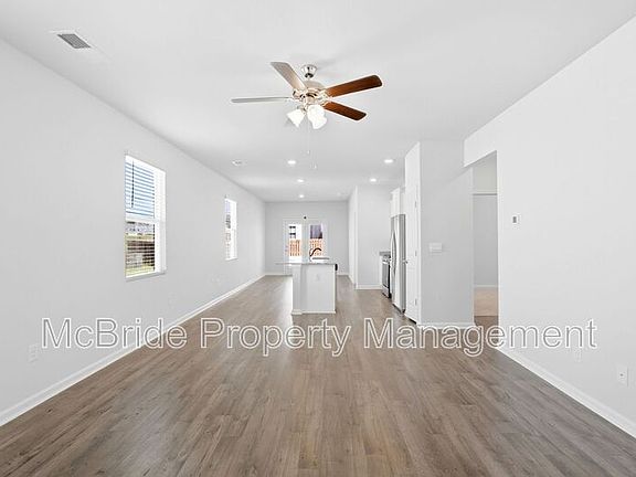 3rd image of 6036 Beadlow St
