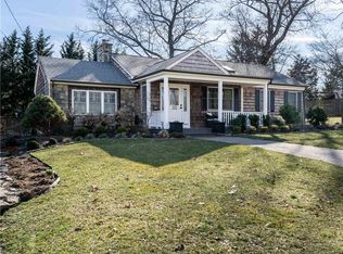 15 Edgewood Dr, Barrington, RI 02806