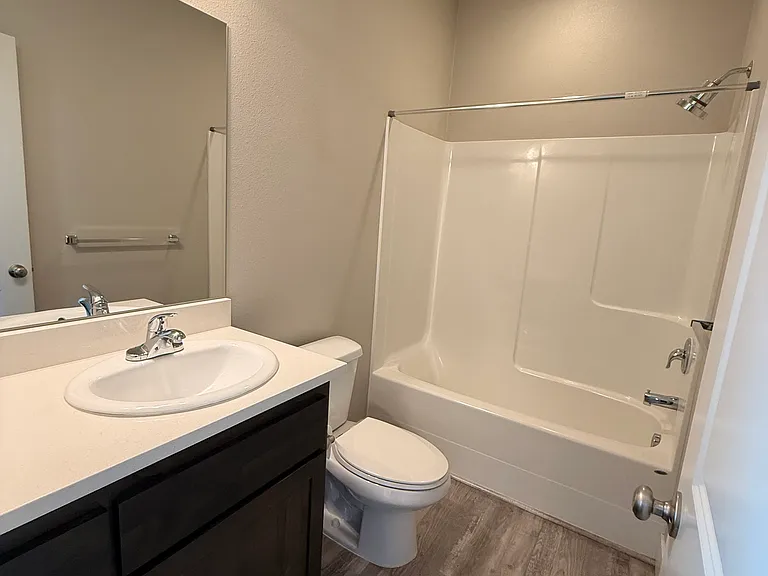 450 NE Pine St #450 — Photo 9