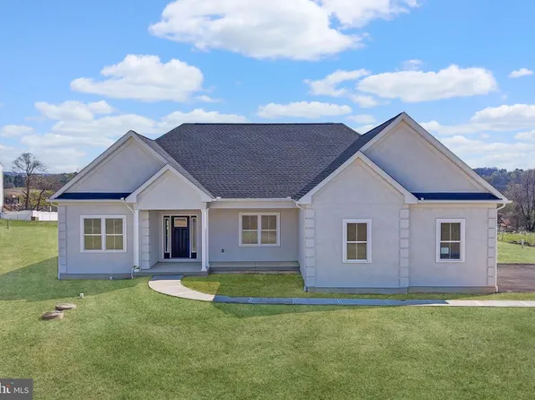 448 Long Ln, Walnutport, PA 18088