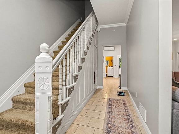 4th image of 318 Academy St