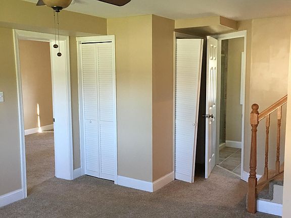 3rd image of 1131 Wagoner Dr