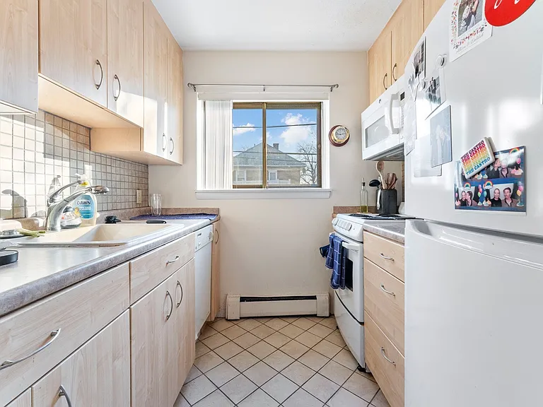 425 S Huntington Ave #6 — Photo 8