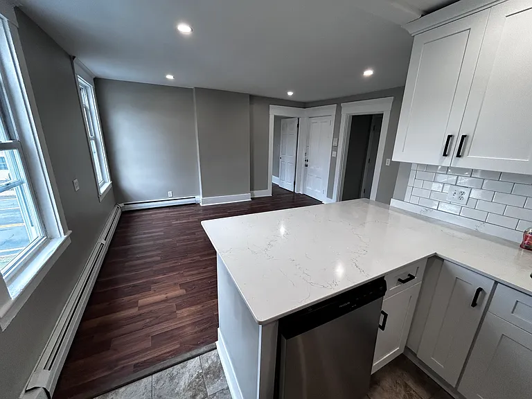 1674 Lonsdale Ave #2 — Photo 3