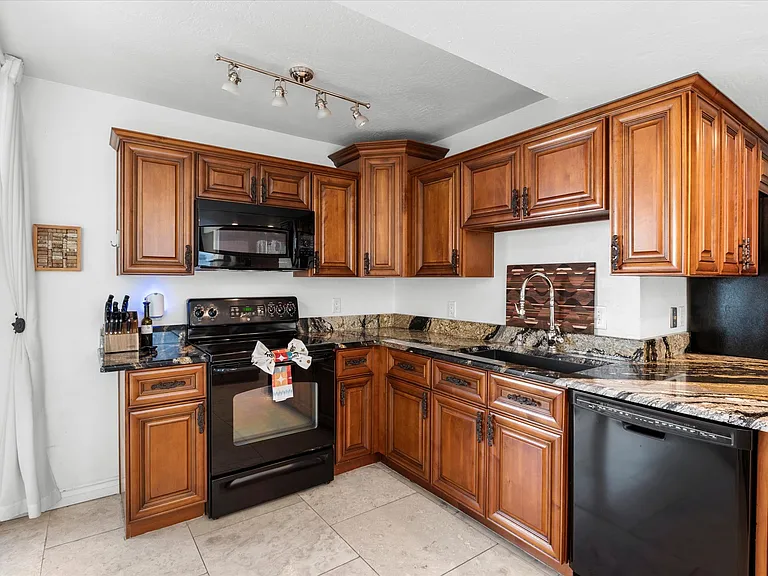 7005 N Barbados Pl — Photo 15