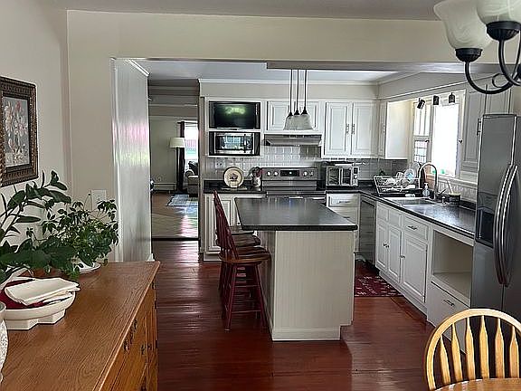 5th image of 23 Pine St