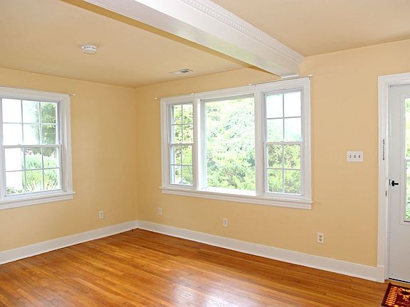 4th image of 2615 Dellrose Ave