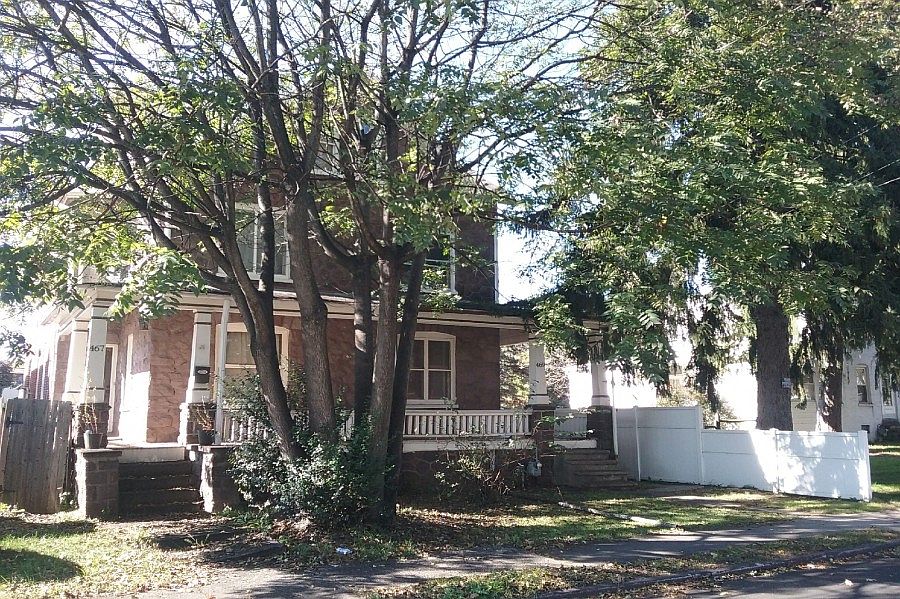 2nd image of 469 Farmington Ave
