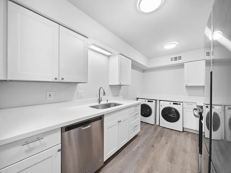 353 N Post Oak Ln #729 — Photo 8