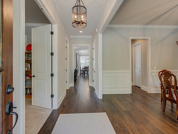 5th image of 636 Lockwood Ln