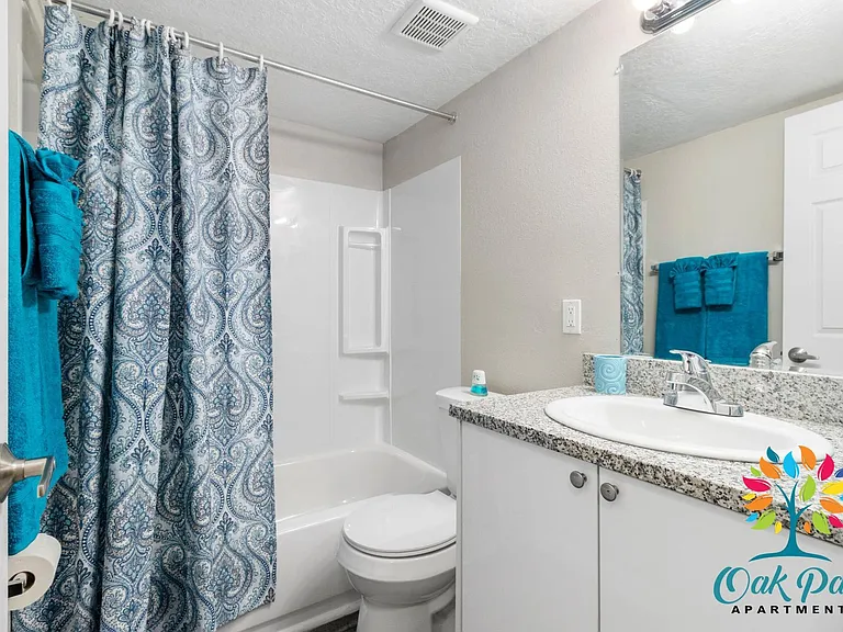 Oak Park Apartments — Photo 8