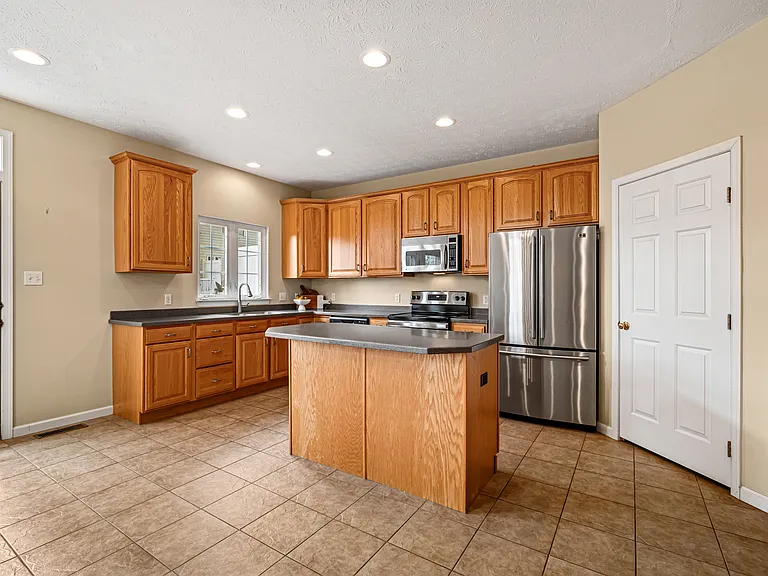 208 Village Pl — Photo 14