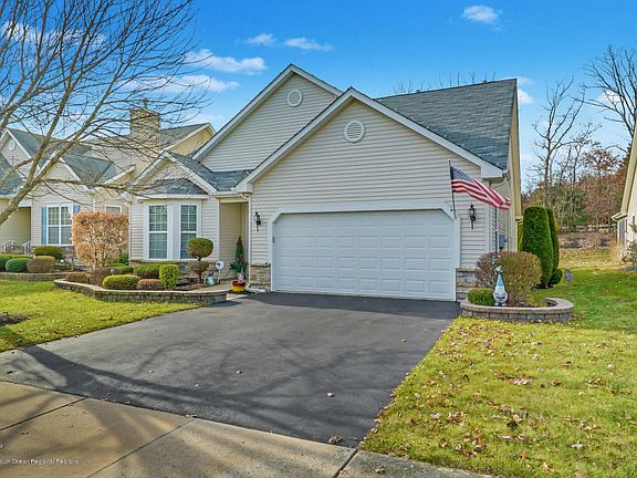 3rd image of 74 Enclave Blvd