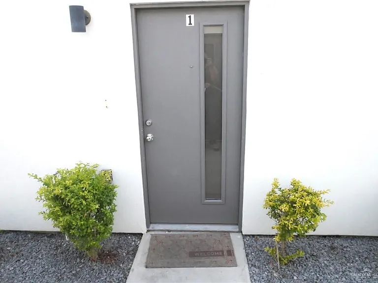 1317 E Iris Ave #1 — Photo 4