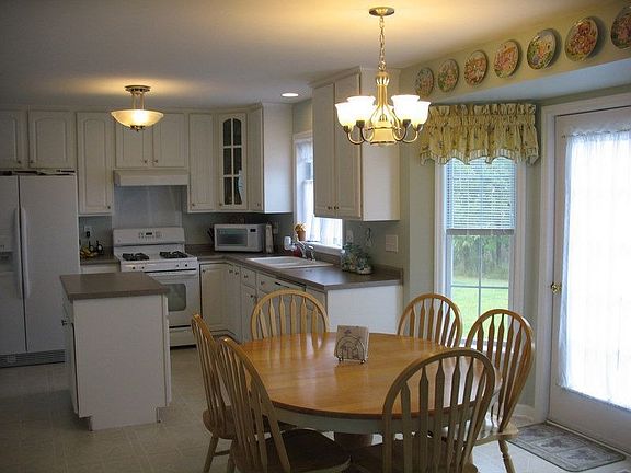 4th image of 55 Aster Dr