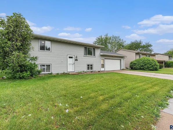 5909 W Bakker Park Dr, Sioux Falls, SD 57106