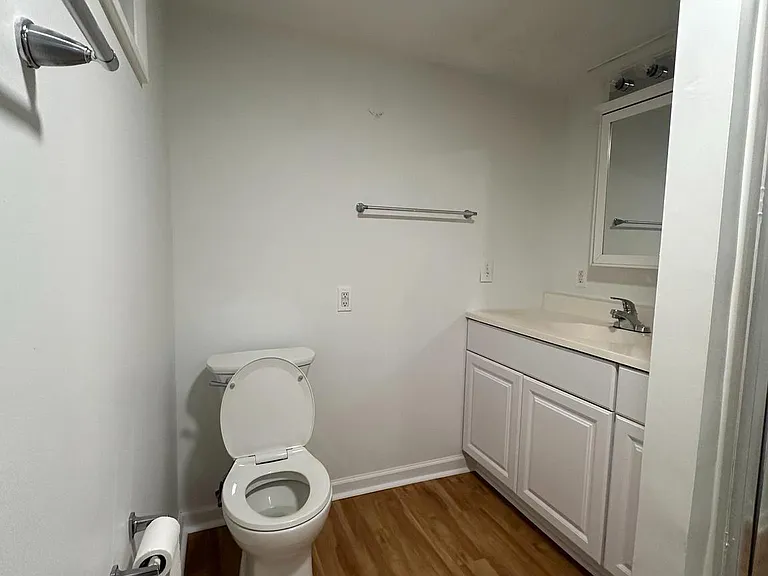 1407 N Main St #L — Photo 7
