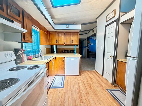 4th image of 285 Saint James St