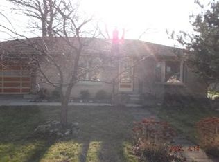 2885 S 104th St, West Allis, WI 53227