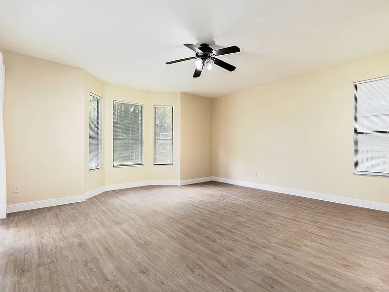 1585 Cherry Ridge Dr — Photo 14