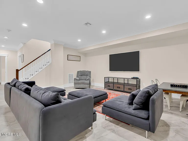 218 Worthington Ave — Photo 37