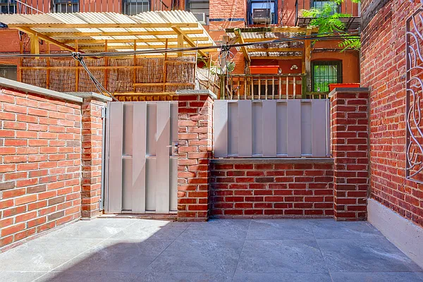 Rented by Sterling Holdings | media 24