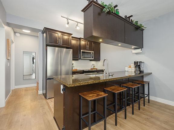 5th image of 11887 Burnett St #115