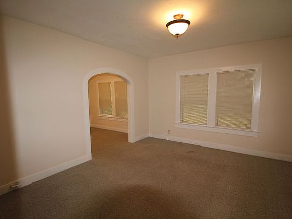 Large Living room with arch
