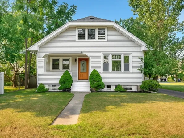 29 Firglade Ave, Riverside, RI 02915