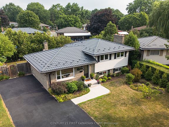 3rd image of 32 Mendip Cres