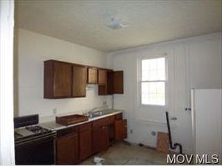 2nd image of 606 Olive St