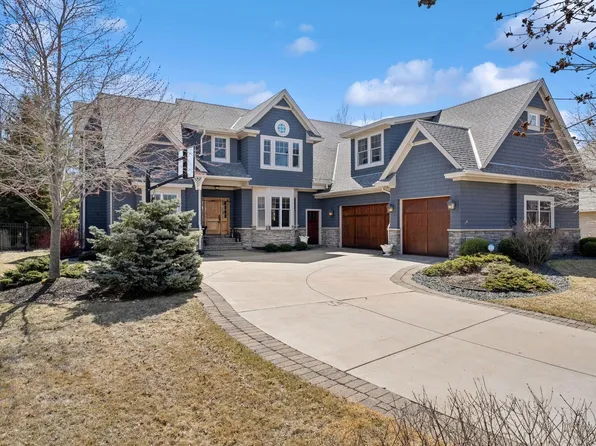 8425 Kelzer Pond Dr, Victoria, MN 55386