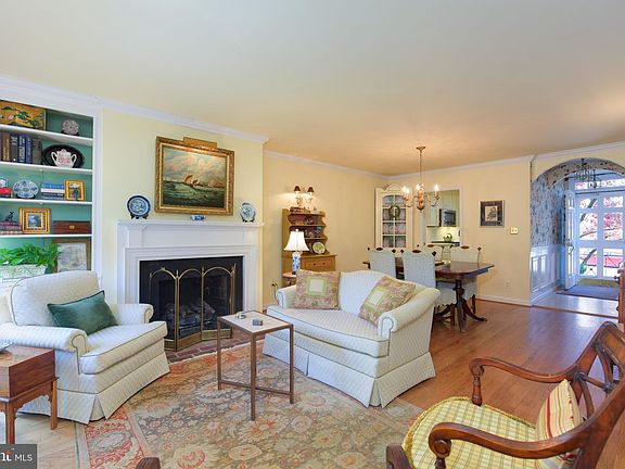 5th image of 831 S Lee St
