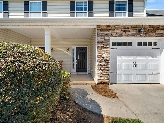2nd image of 1917 Sentry Pointe Ln