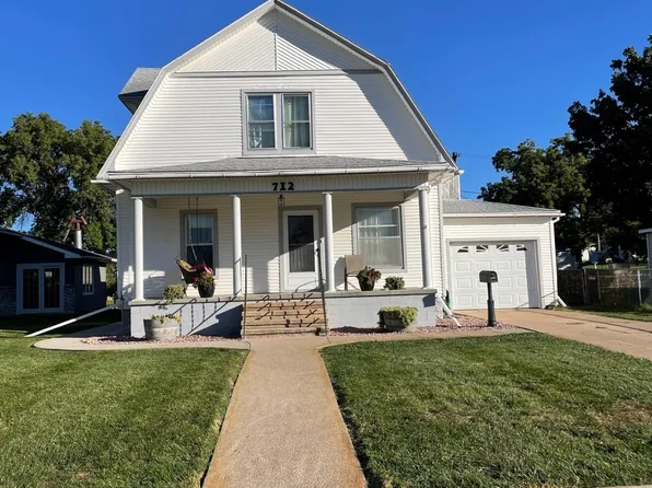 712 18th St, Gothenburg, NE 69138