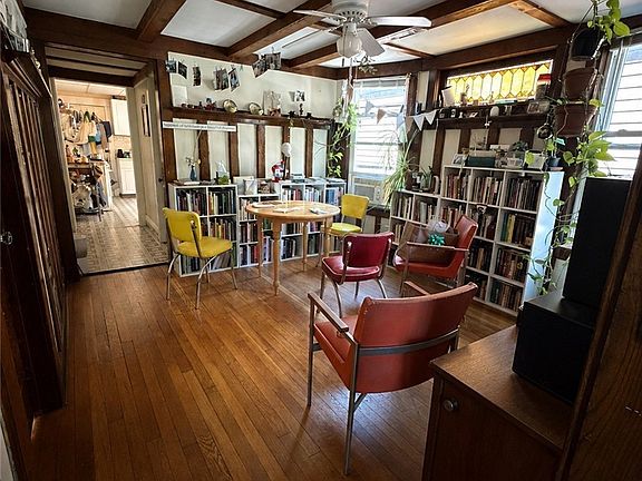 5th image of 467 W Delavan Ave