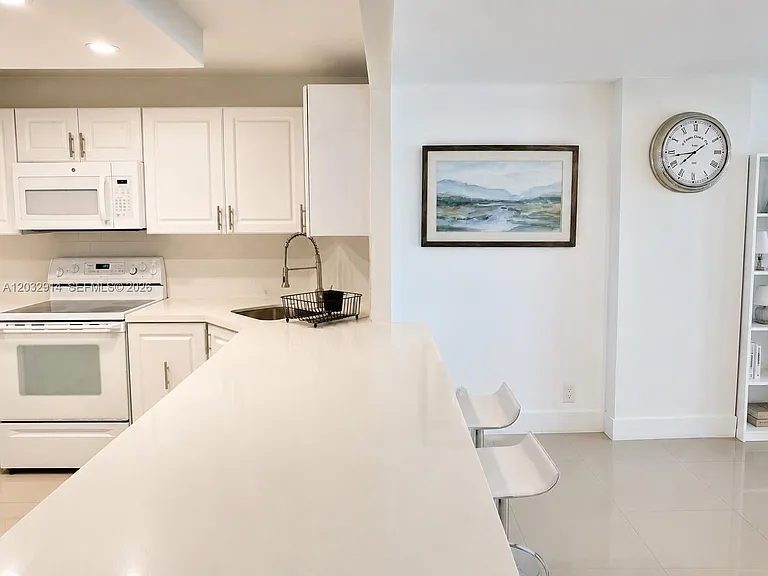 1865 S Ocean Dr #8I — Photo 8