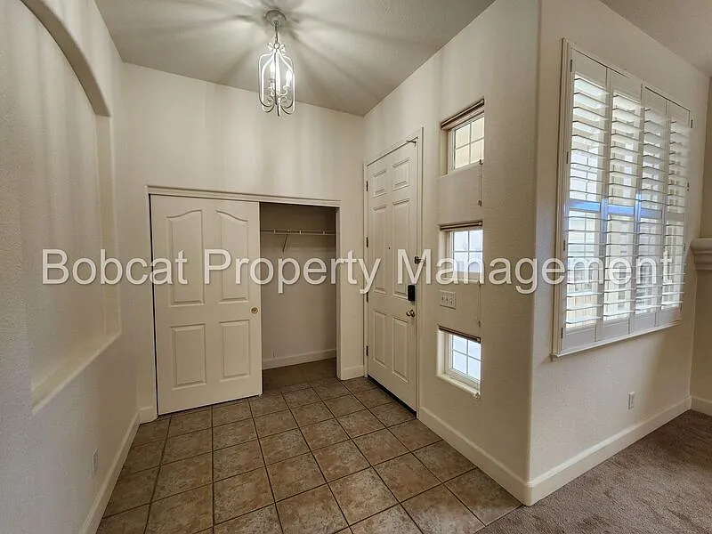 3 bed, 2.0 bath, 1484 sqft, $2,703 — Photo 4