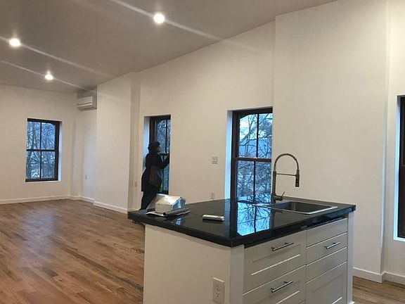 2nd image of 120 Johnston St