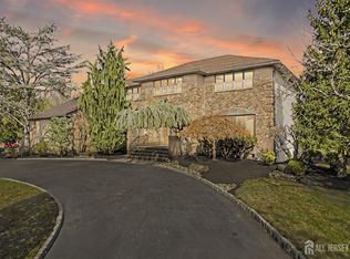 832 Grove Ave, Edison, NJ 08820