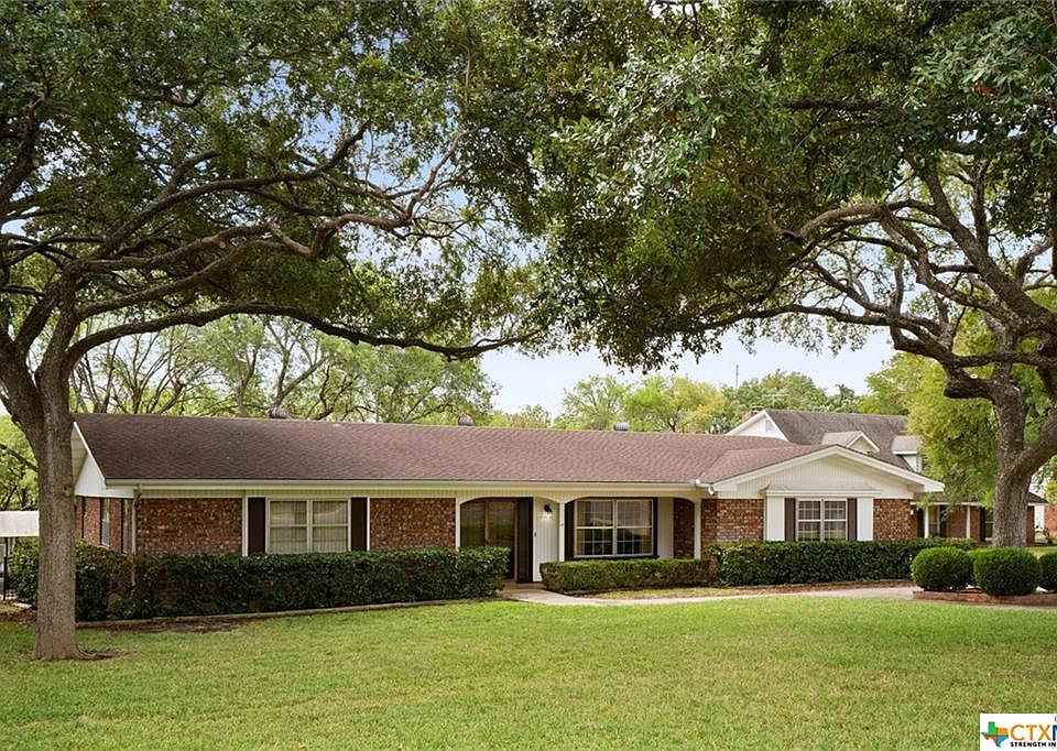 1st image of 209 W Mimosa Cir