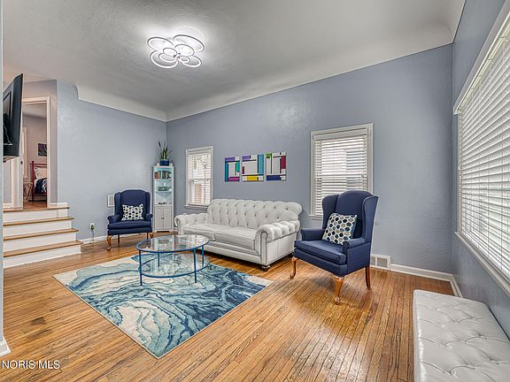 3rd image of 3309 Sherbrooke Rd